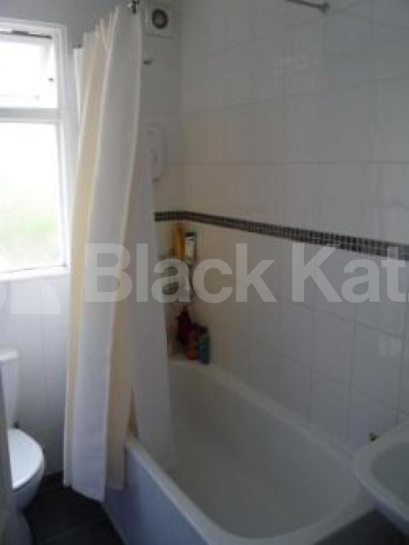 			2 Bedroom, 1 bath, 1 reception Flat			 Landrock Road, CROUCH END N8